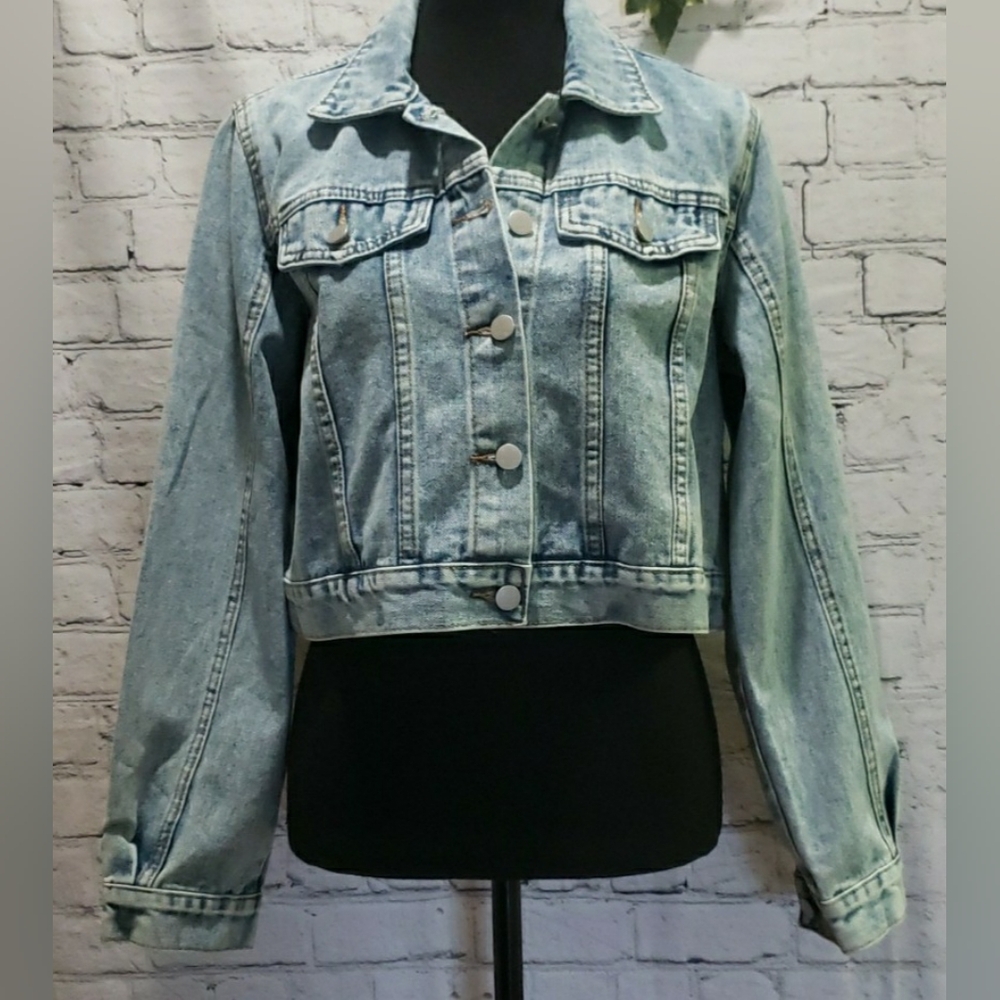 Medium To Light Wash 'Boxy Fit' [Semi Crop] Denim Jacket